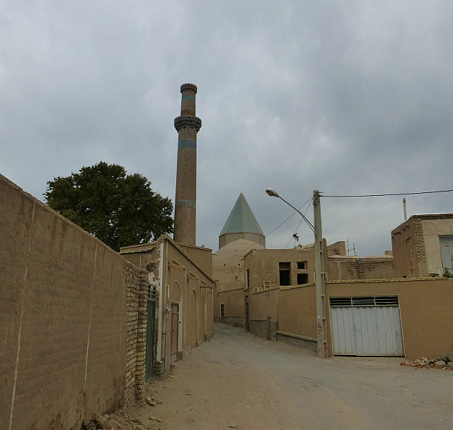 3.1350928035.looking-back-to-the-minaret-of-the-natanz-mosq
