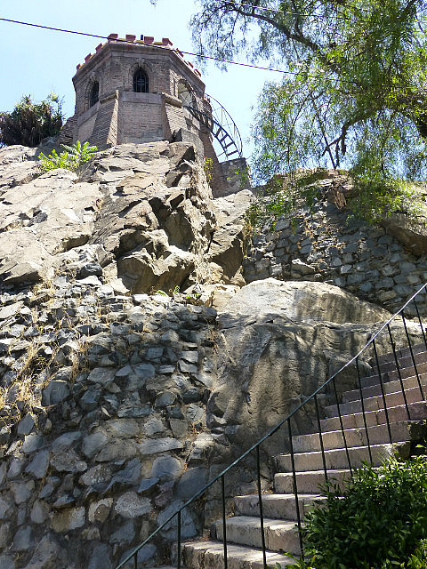 6.1423344935.climbing-to-the-top-of-castillo-hidalgo